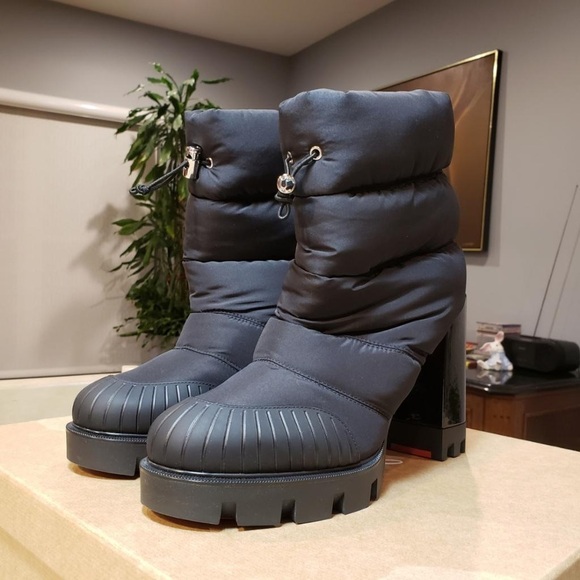NEW Christian Louboutin Oriona Lug Quilted Bootie size 40.5 - Picture 3 of 14